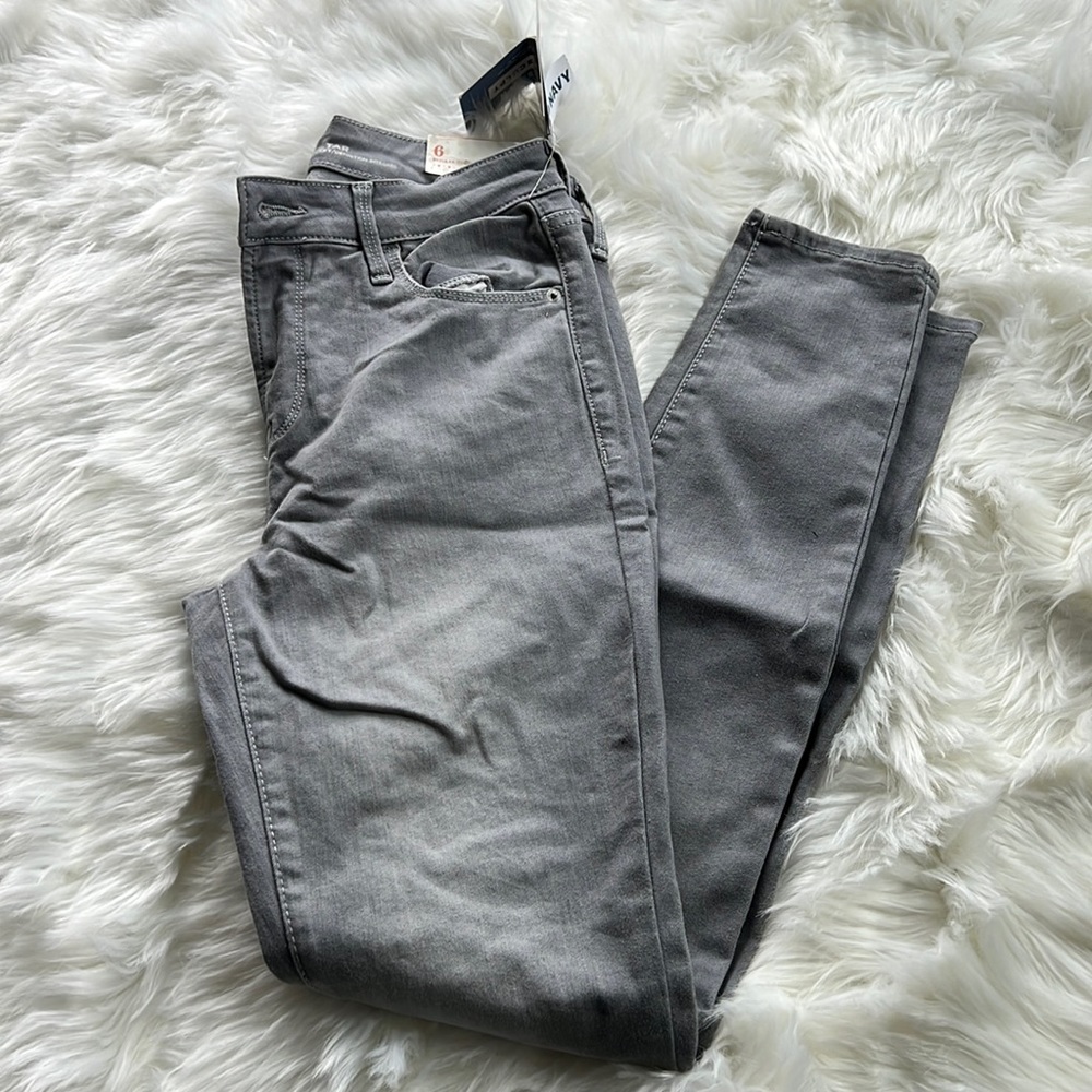 Grey Old Navy Rockstar skinny Jeans. BRAND NEW. Sz 6